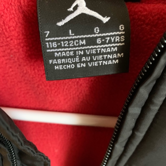 SOLD-Boys Jordan 6-7 puff jacket - Picture 2 of 3